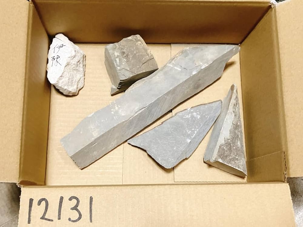Amazon | 天然砥石 山城銘砥 原石 奥殿 中山 大突 菖蒲谷 等
